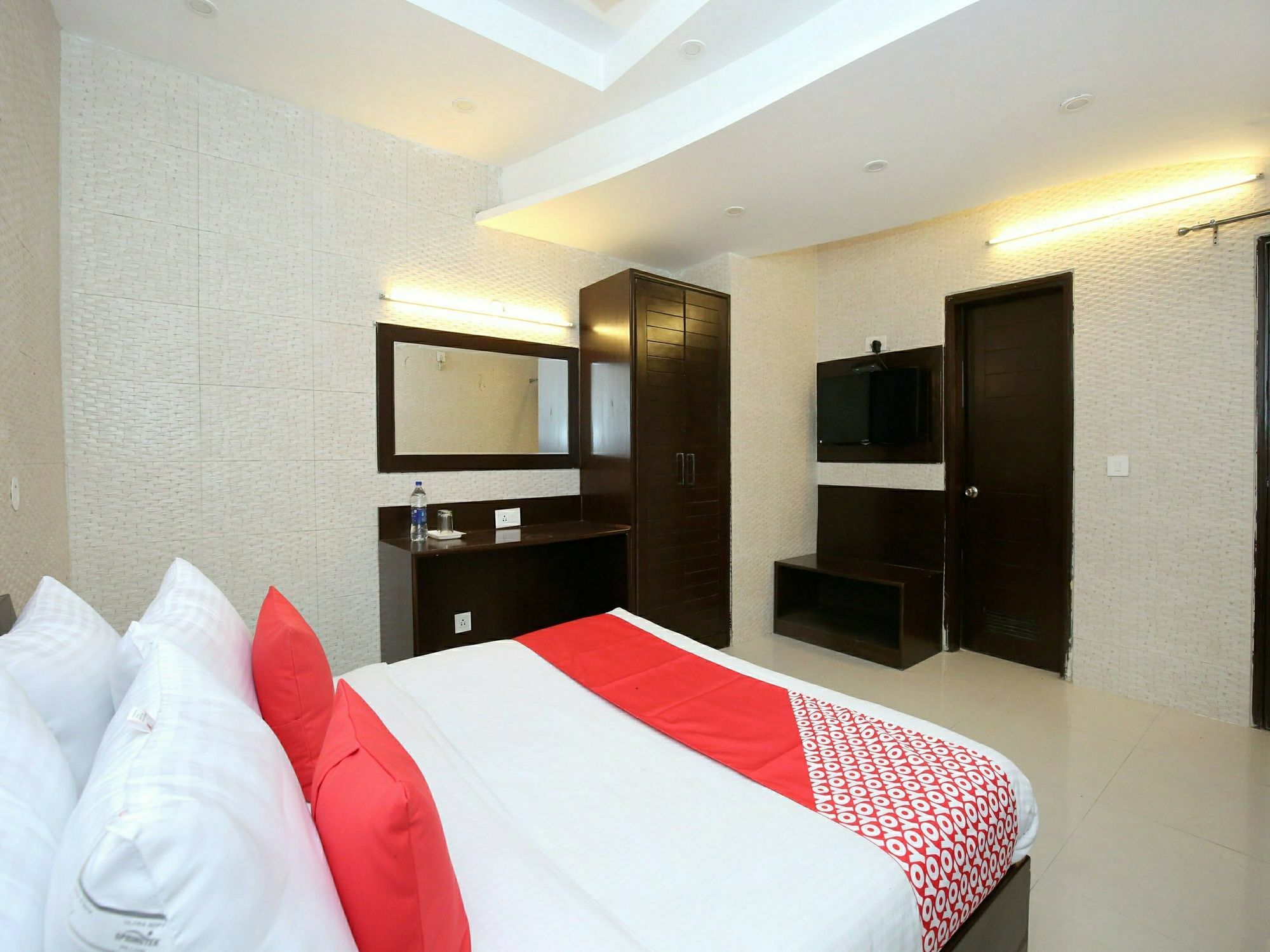 Hotel Oscar Regency Pancskula Kültér fotó