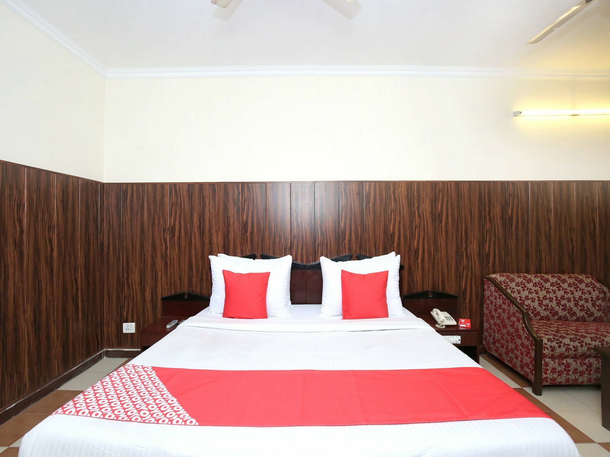 Hotel Oscar Regency Pancskula Kültér fotó