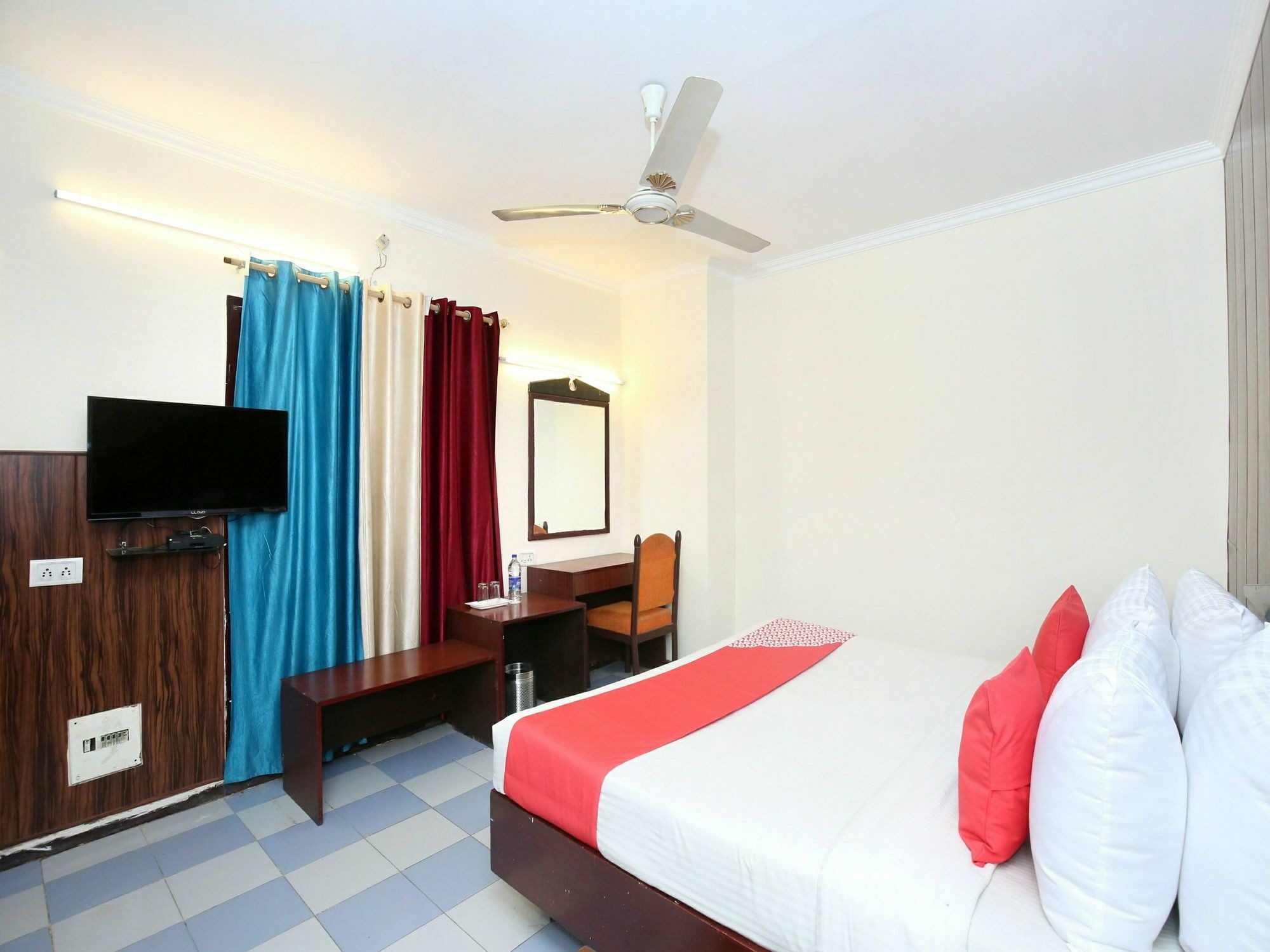 Hotel Oscar Regency Pancskula Kültér fotó