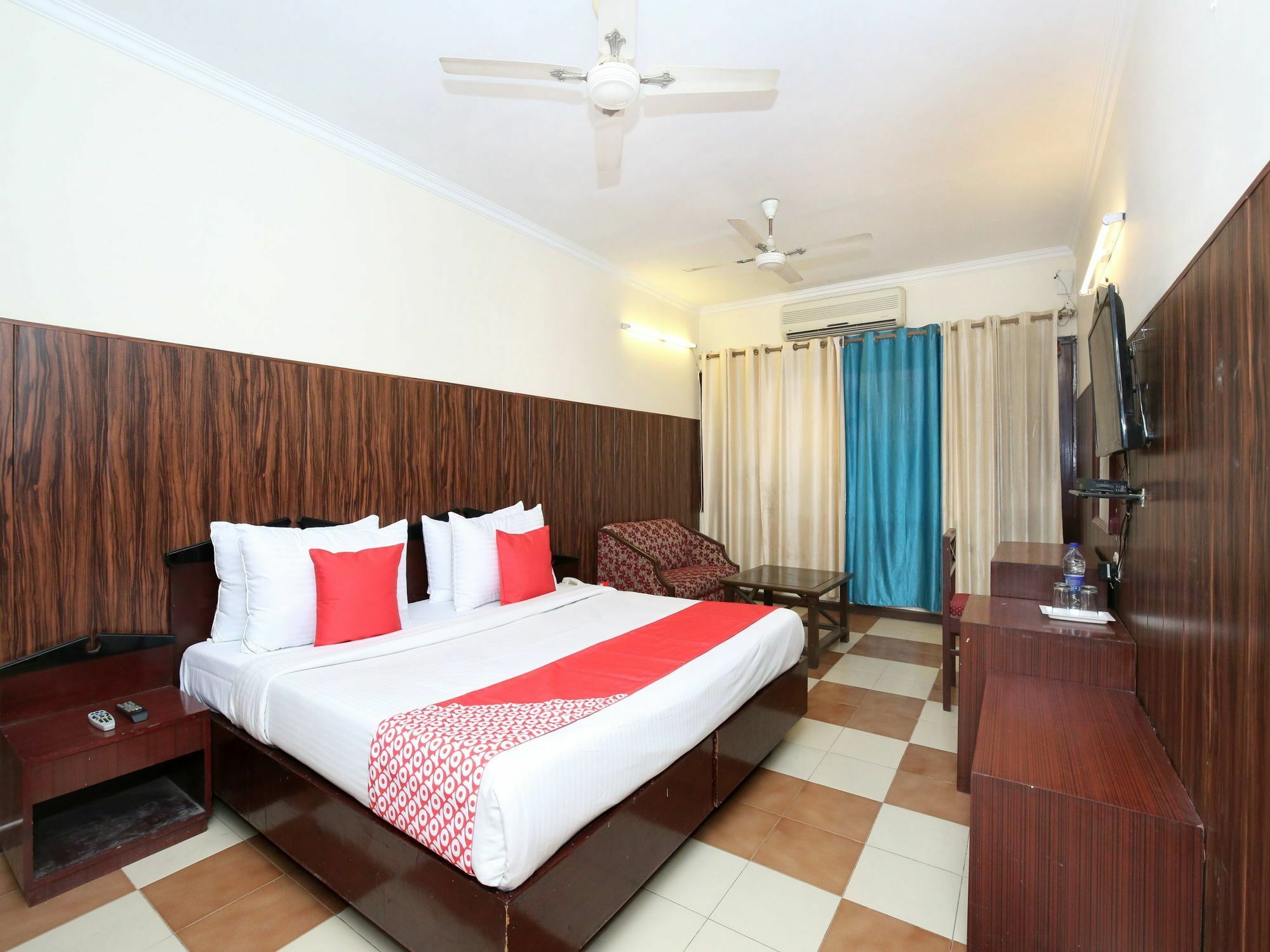 Hotel Oscar Regency Pancskula Kültér fotó