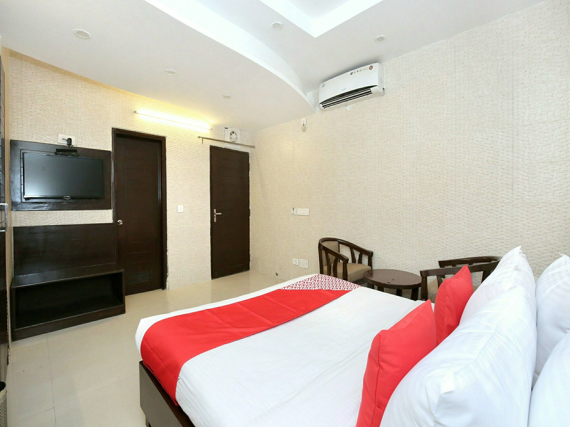 Hotel Oscar Regency Pancskula Kültér fotó